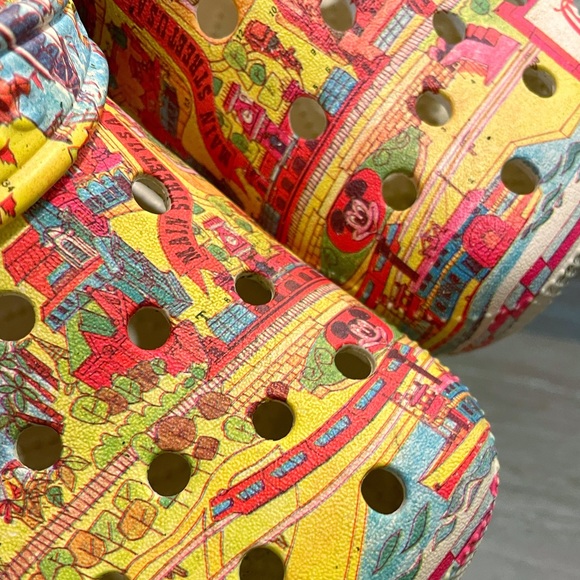 Disney Vault Collection Crocs 50th Anniversary Magic Kingdom Size 9 - Picture 7 of 10